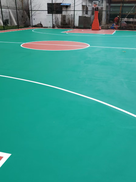 南沙 球场长期使用易出现地面开裂